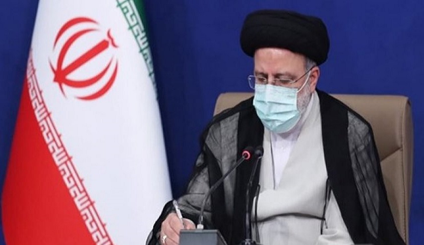 الرئيس الايراني يأمر برفع حظر التجول الليلي في البلاد