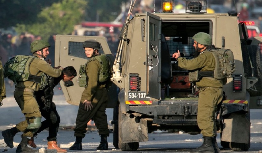 قوات الاحتلال تعتقل ١٢ فلسطينيا من الضفة والقدس