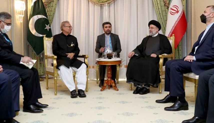 رئيسي يؤكد عزم إيران على تطوير العلاقات الشاملة مع باكستان
