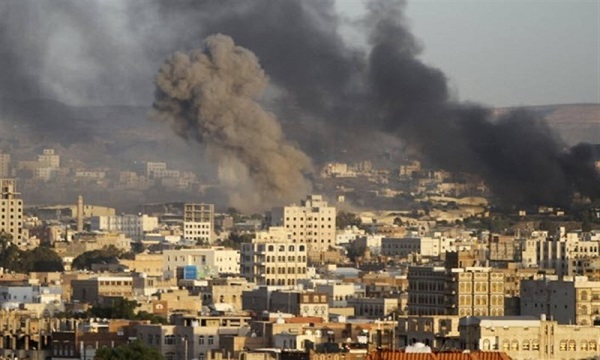 پایتخت یمن همچنان زیر بمباران سعودی ها 