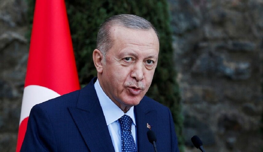 أردوغان يدعو الأتراك إلى الاحتفاظ بجميع مدخراتهم بـ