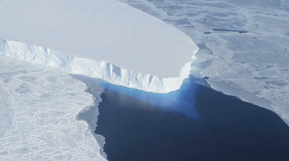 علماء يحذورن من الخطر.. نهر جليدي يهدد العالم