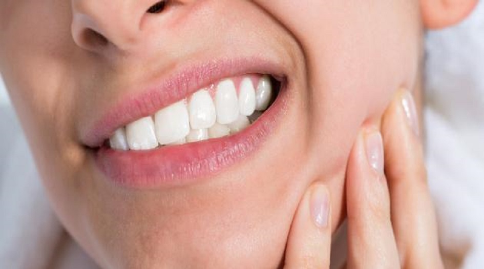 مجموعة أسباب تجعل أسنانك أكثر حساسية خلال الشتاء