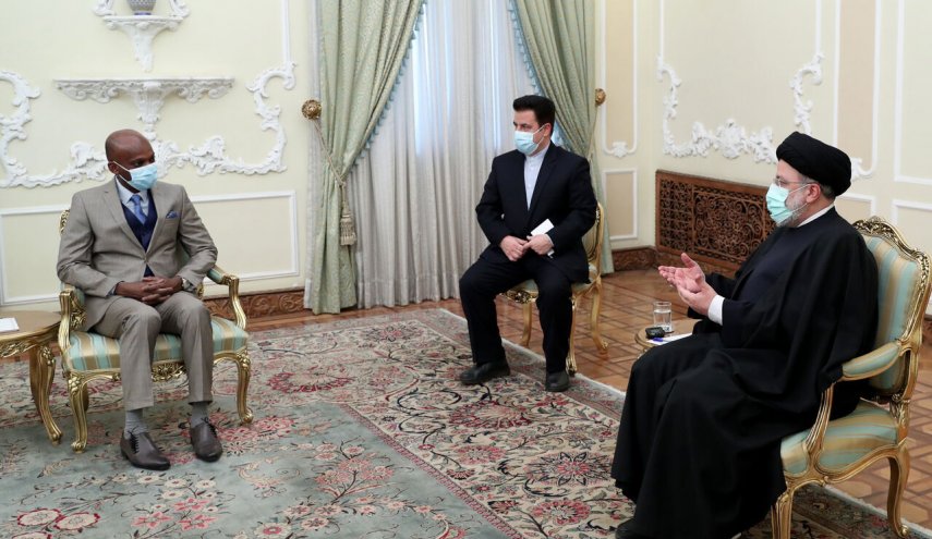 الرئيس الايراني : تعزيز العلاقات مع الدول الافريقية من اولويات سياستنا الخارجية