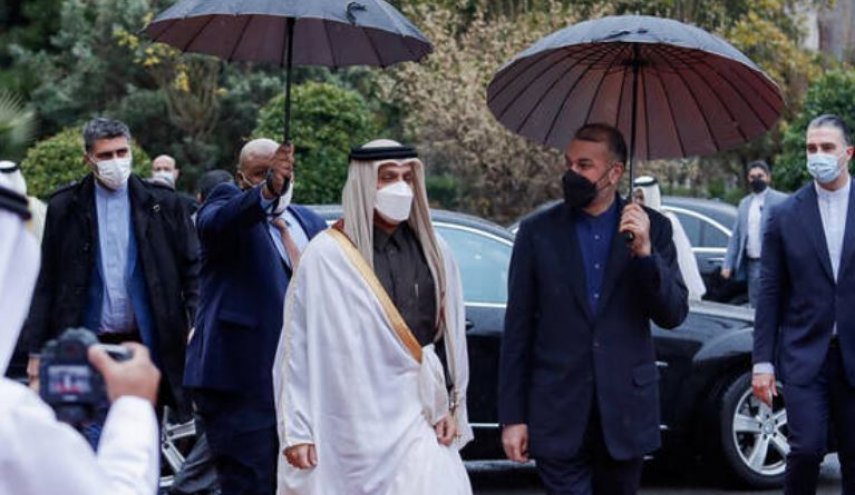 وزير الخارجية الايراني يستقل نظيره القطري ويناقش معه القضايا ذات الاهتمام المشترك