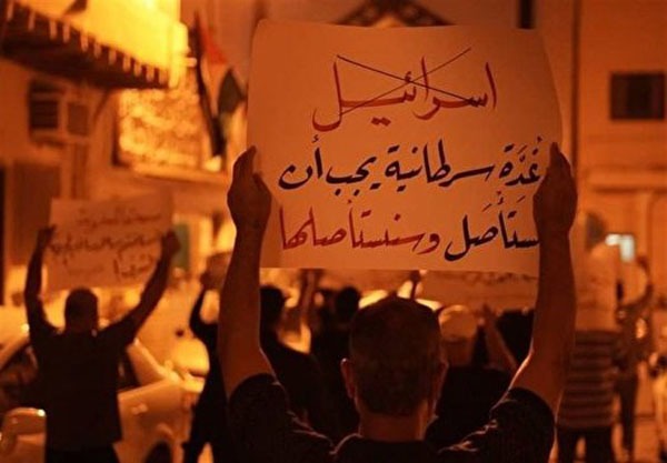 تظاهرات مردم بحرین در اعتراض به سفر نخست وزیر رژیم صهیونیستی به منامه