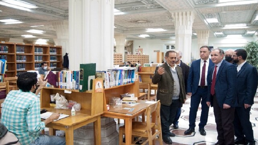 رئيس جامعة القوقاز التركية يزور المكتبة الرضوية 