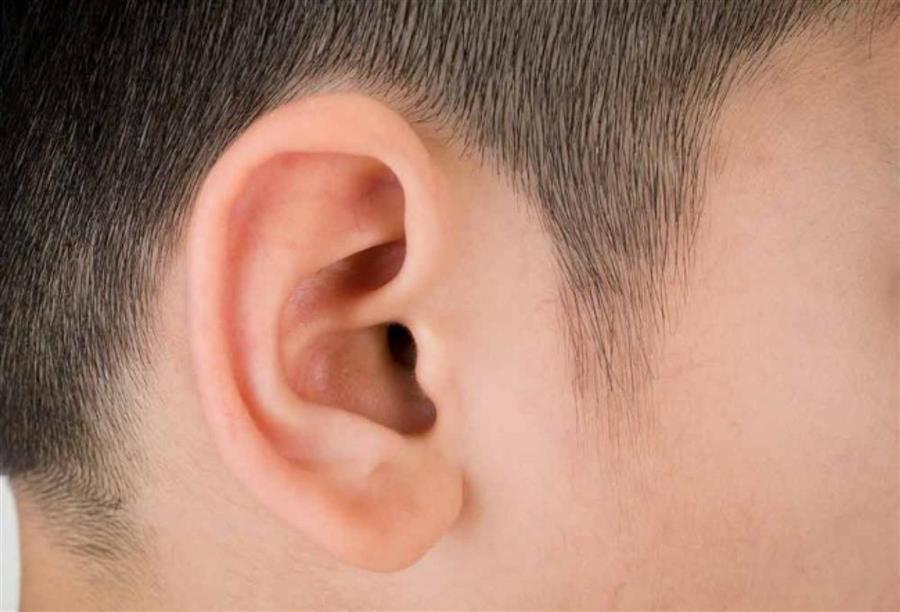 هل يصيب "أوميكرون" أذني الإنسان؟