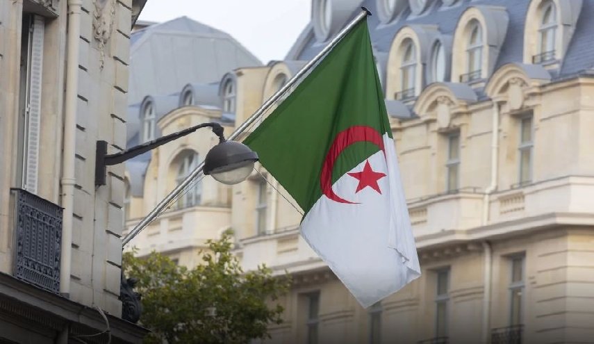  الجزائر تعلق نشاط سفارتها لدى أوكرانيا 