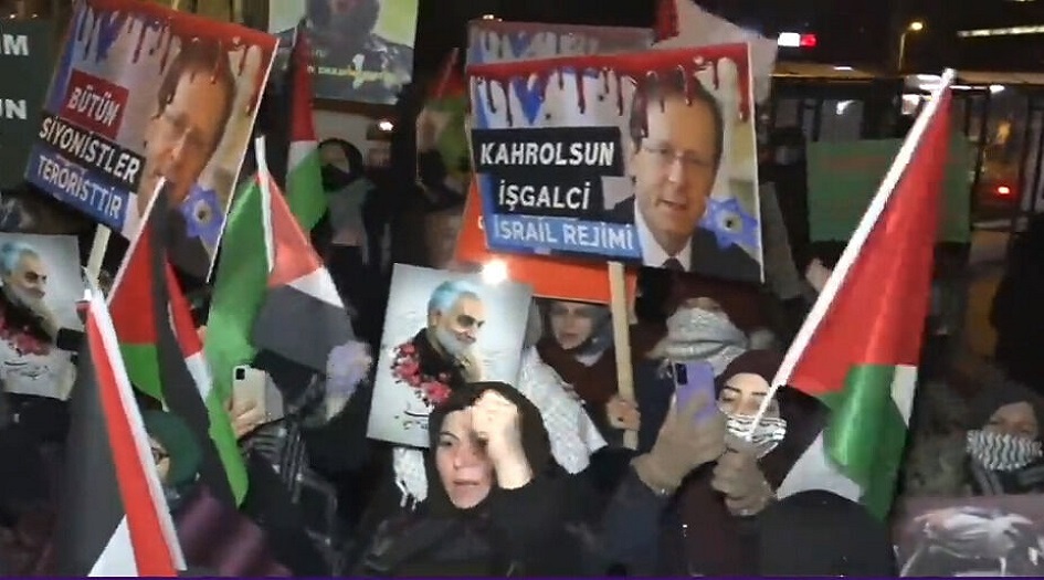 تظاهرات في تركيا تندد بزيارة رئيس الكيان الصهيوني... كلنا "قاسم سليماني"