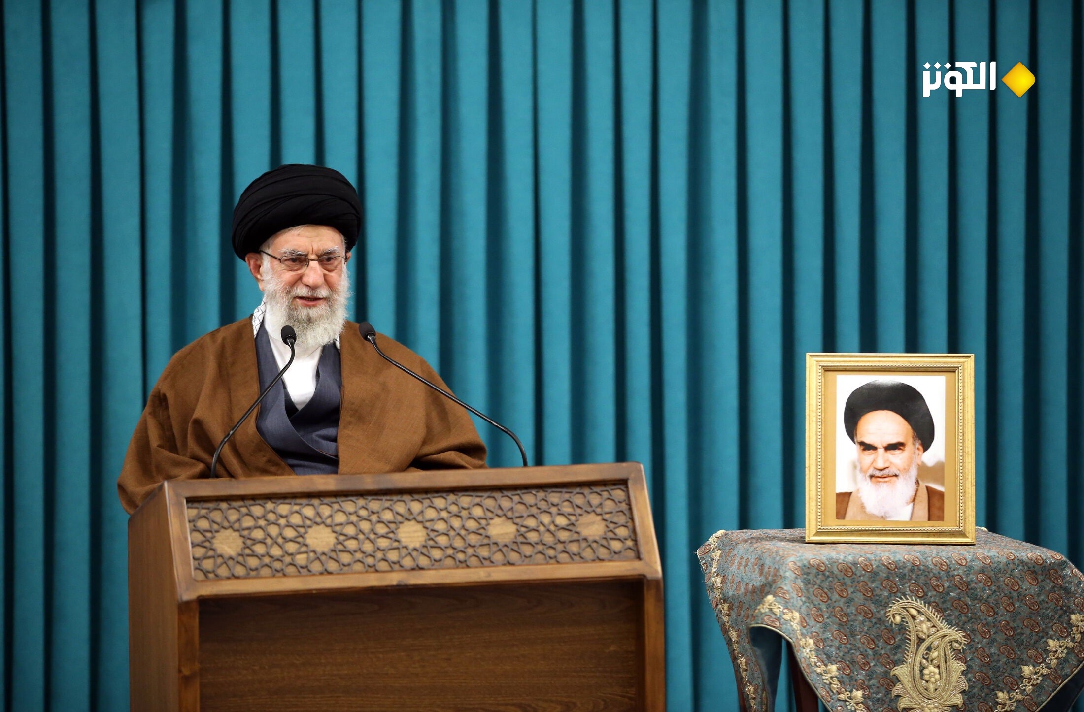رهبر انقلاب : بگذارید دشمنان از امیدواری ملت ایران به خشم بیایند