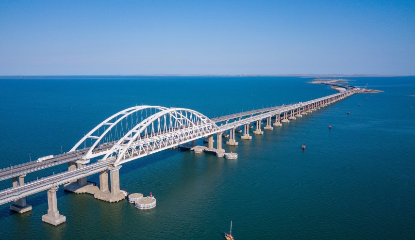 سلطات القرم: أوكرانيا تبث معلومات مضللة عن تلغيم جسر مضيق كيرتش