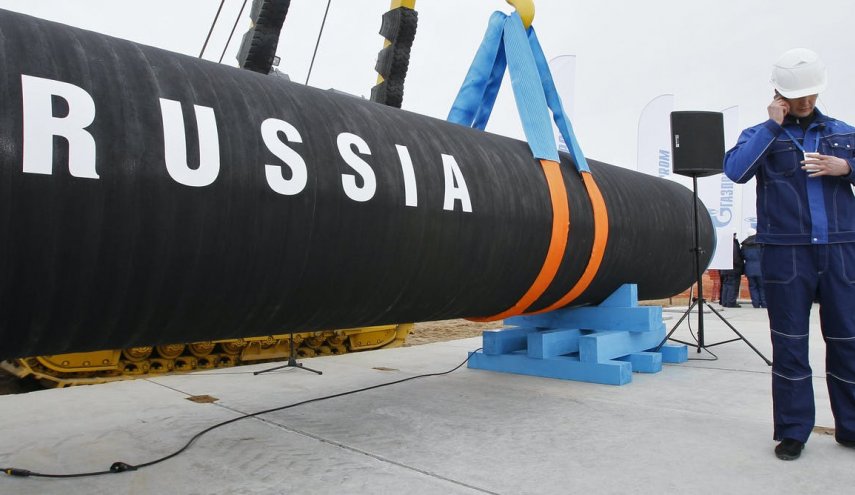 الاتحاد الأوروبي يدرس إمكانية فرض سقف أعلى لسعر النفط الروسي