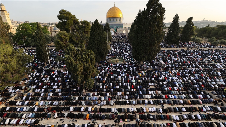 اقامه نماز عید فطر در مسجدالاقصی با حضور پرشور فلسطینیان