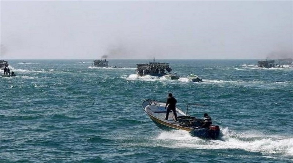 زوارق الكيان الصهيوني تطلق النار تجاه مراكب الصيادين جنوب القطاع