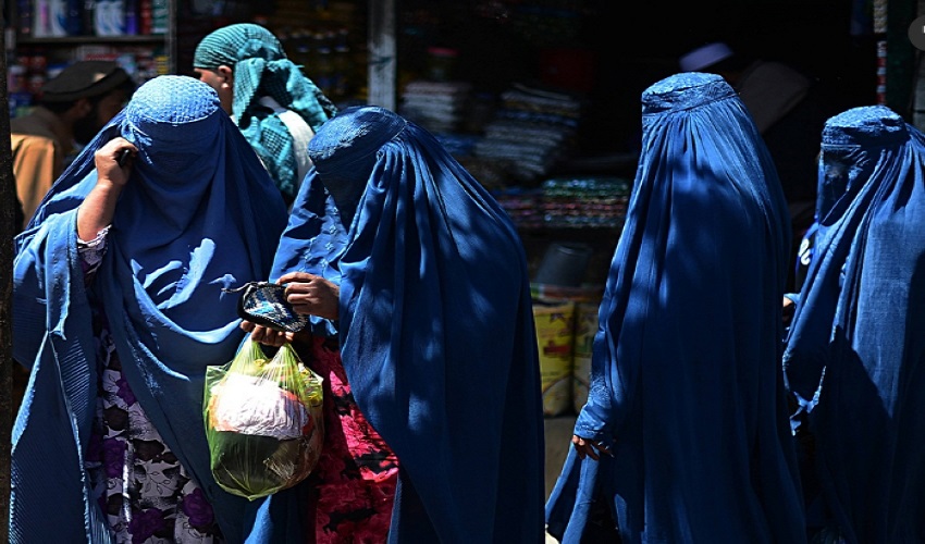 "طالبان" تعلن عقوبات جديدة بحق المخالفات لتعليماتها بفرض الحجاب