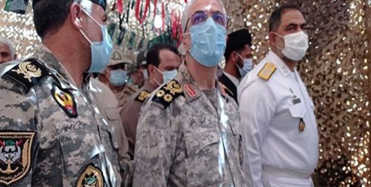 اللواء باقري يتفقد انجازات القوة البحرية للجيش الايراني