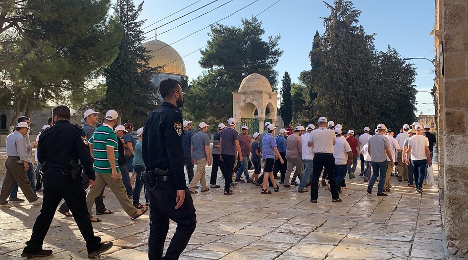 عشرات الصهاينة اقتحموا باحات المسجد الاقصى  