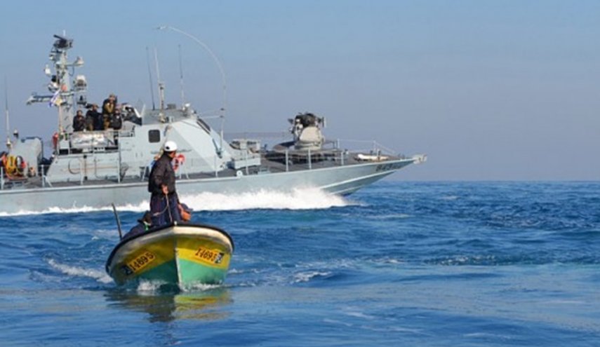 زوارق الاحتلال تطلق النار صوب مراكب الصيادين في بحر غزة