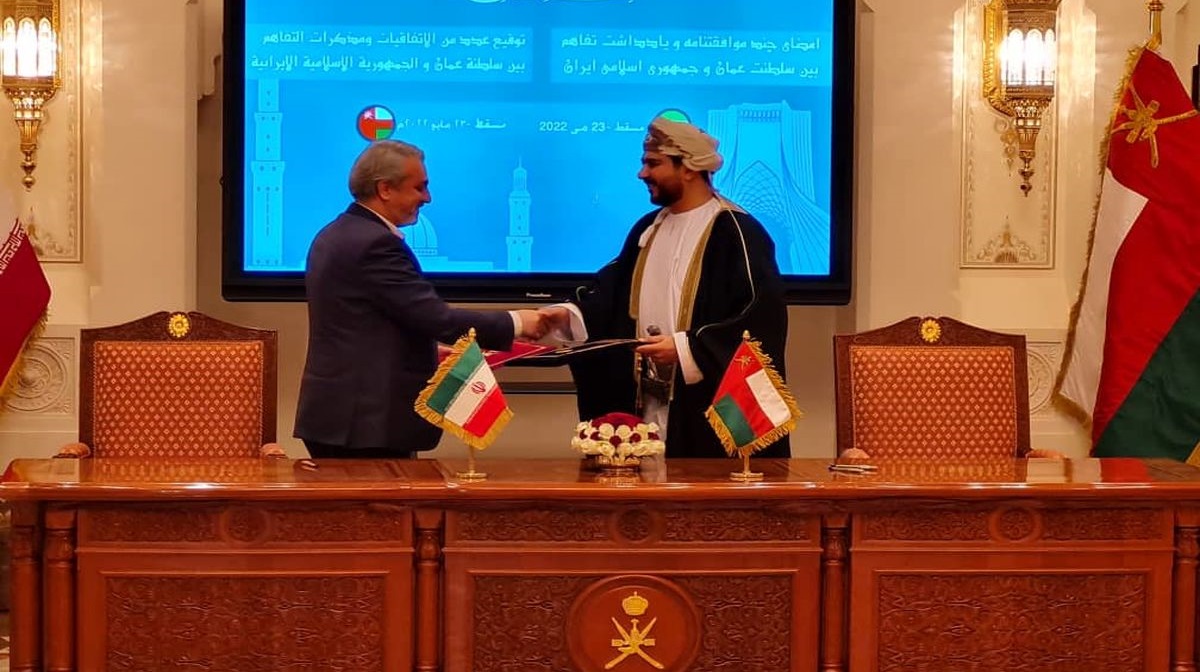 امضای 12 سند همکاری بین ایران و عمان