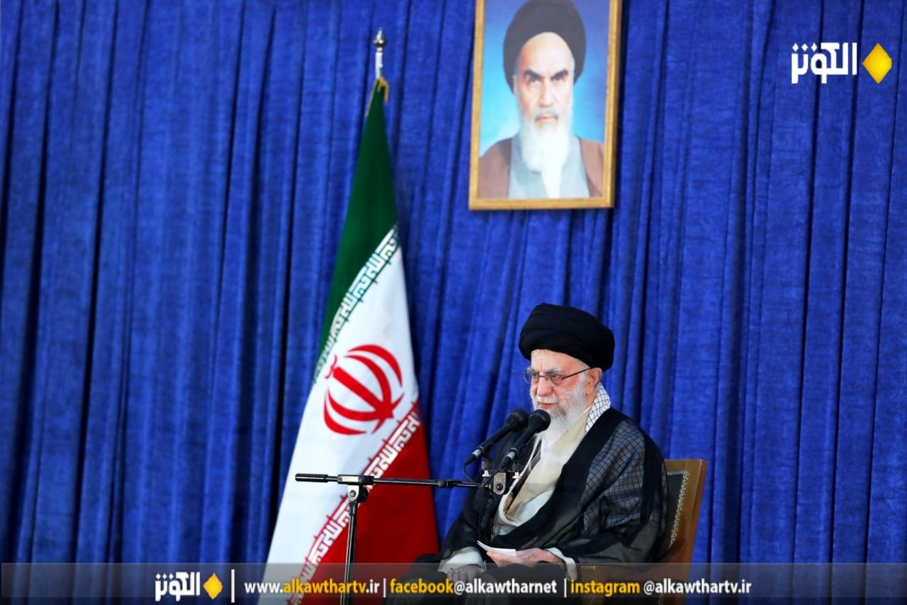 الإمام الخامنئي : الثورة الإسلامية الإيرانية هي الأكبر