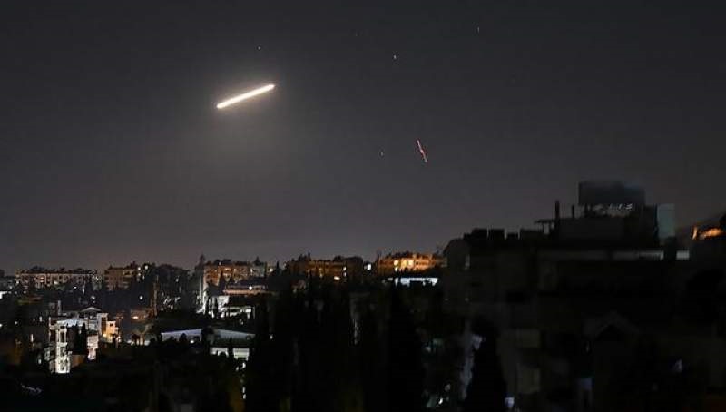 مقابله پدافند هوایی سوریه با حمله موشکی رژیم صهیونیستی 