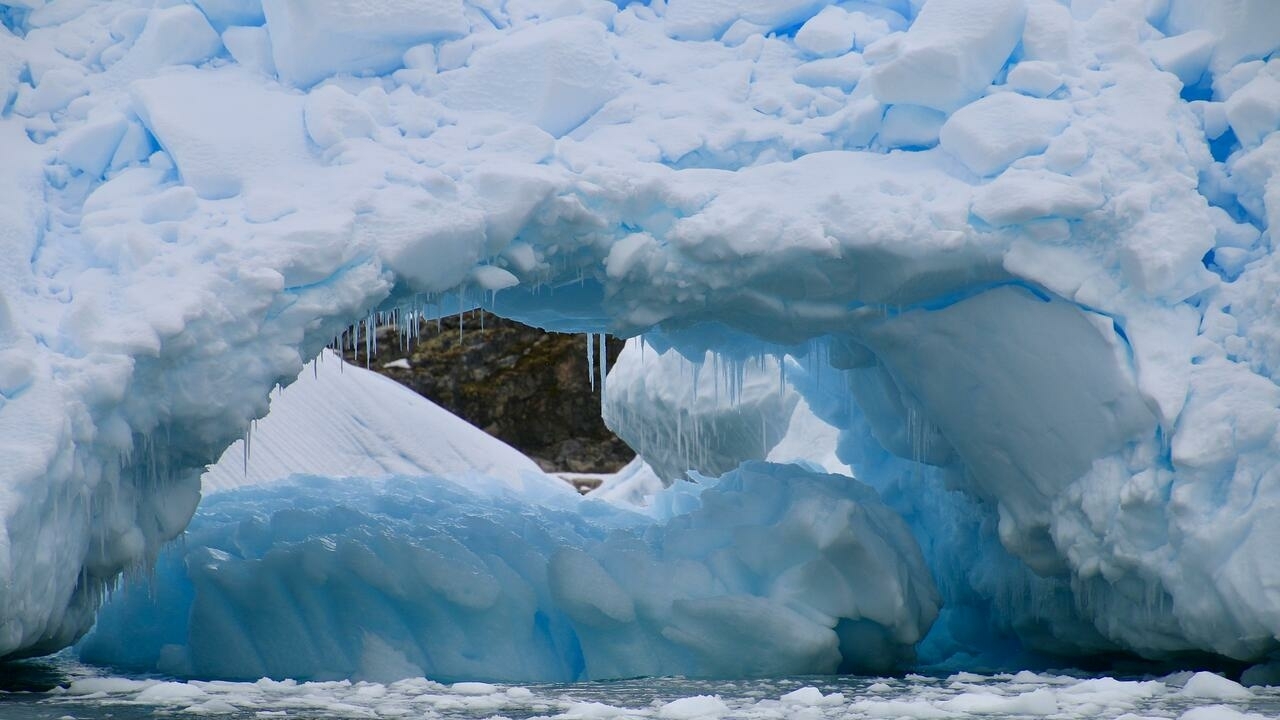 “عالم خفي” تحت جليد القطب الجنوبي؟!