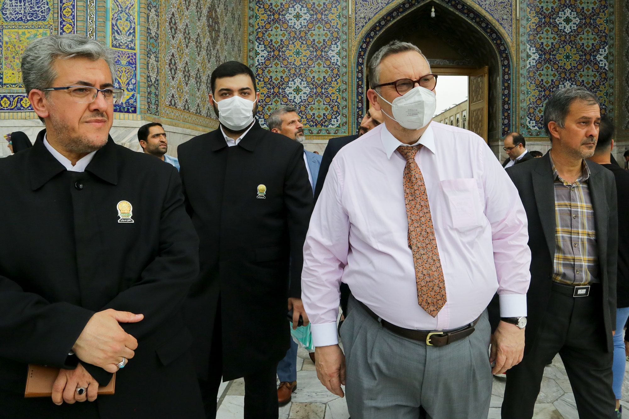 بالصور... السفير الفنلندي في طهران يزور العتبة الرضوية المقدسة