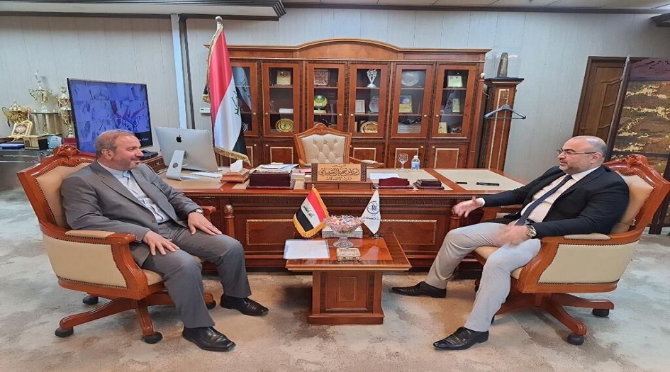 السفير الإيراني في بغداد يلتقي وزير الاتصالات العراقي 