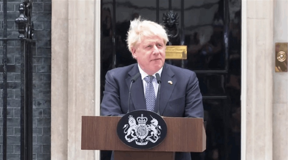 رئيس الوزراء البريطاني يستقيل من الحكومة ويتخلى عن زعامة حزبه