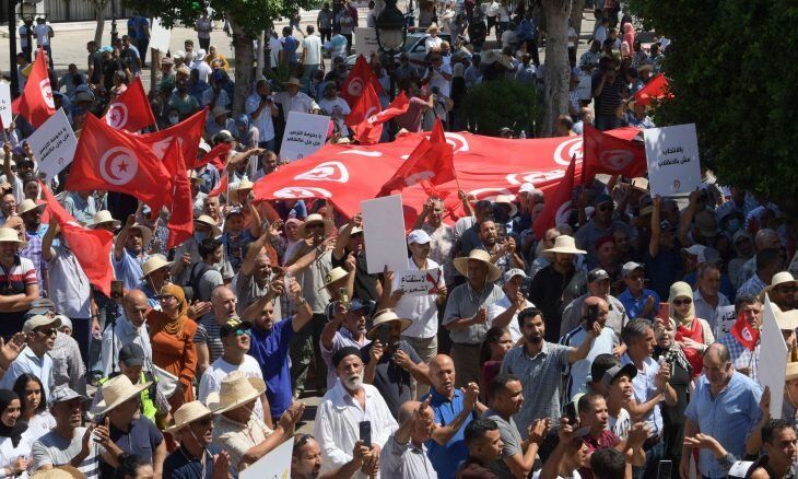 تظاهرات مخالفان همه‌ پرسی قانون اساسی در تونس 