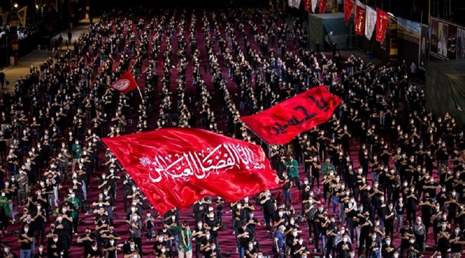 تحت شعار "نحن ابناء المقاومة" ... ايران تقيم مراسم عزاء الامام الحسين (ع) في وكر التجسس الامريكي 