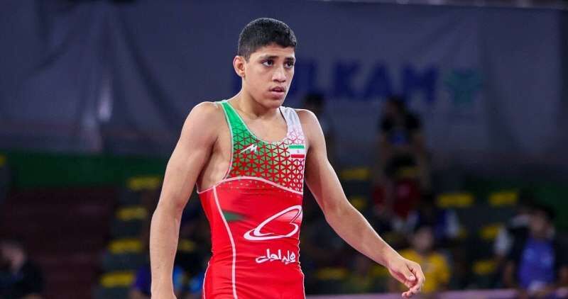 فتى ايراني يحرز الميدالية الفضية في بطولة المصارعة العالمية للناشئة 