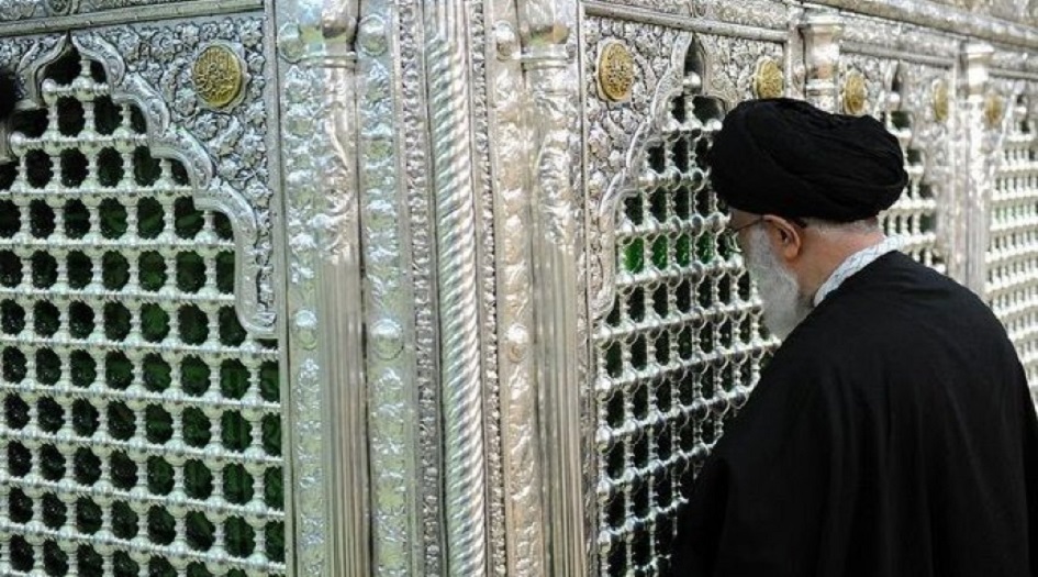 الامام الخامنئي يزور مرقد السيد عبدالعظيم الحسني في طهران