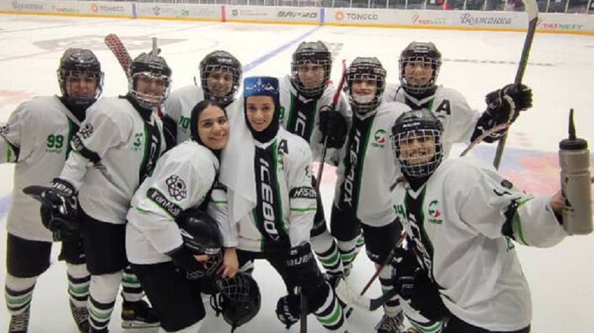 مبارزه دختران هاکی روی یخ ایران برای قهرمانی