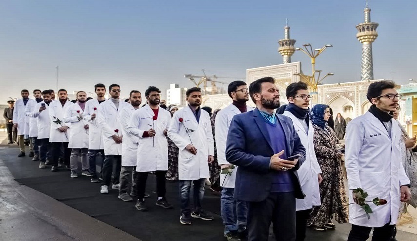 ادای سوگند پزشکی دانشجویان خارجی دانشگاه شیراز در حرم امام رضا (ع)