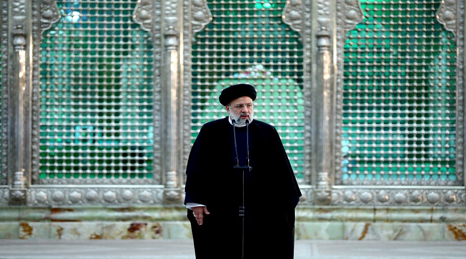 الرئيس الايراني : الثورة الإسلامية بقيت خالدة رغم كل فتن ومؤامرات العدو
