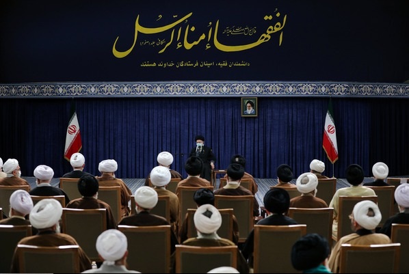 قائد الثورة: لولا الحظر لما تطورنا صناعيا وتقنيا