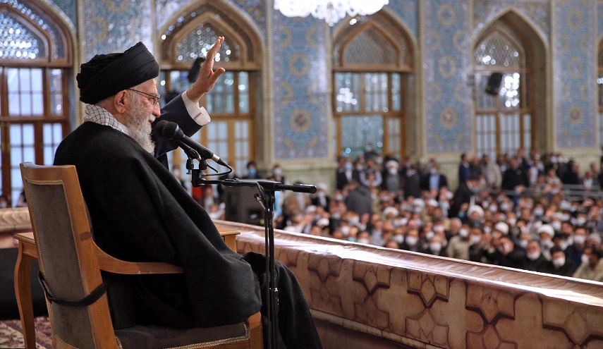 رهبر انقلاب: دشمن به دنبال تغییر هویت جمهوری اسلامی است