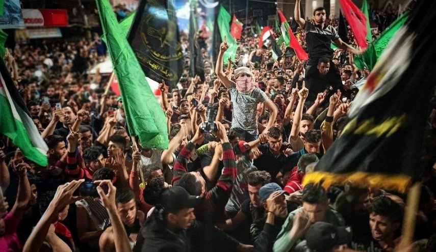 جشن شادی مردم غزه پس از اعلام پیروزی و برقراری آتش‌بس