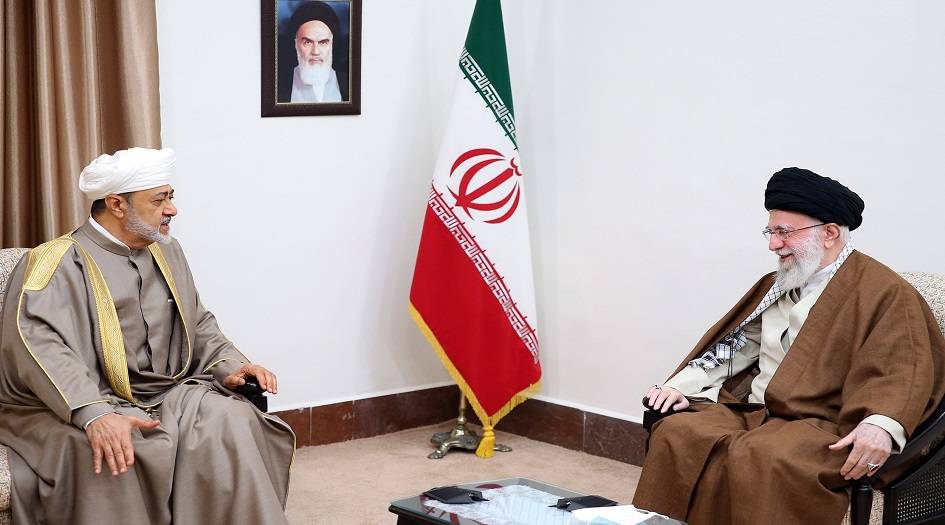 خلال استقباله سلطان عمان... الامام الخامنئي: تعزيز العلاقات بين إيران وعمان في مصلحة البلدين+ صور