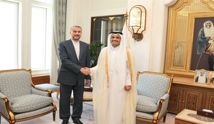 وزير الخارجية الإيراني يلتقي نظيره القطري في الدوحة 