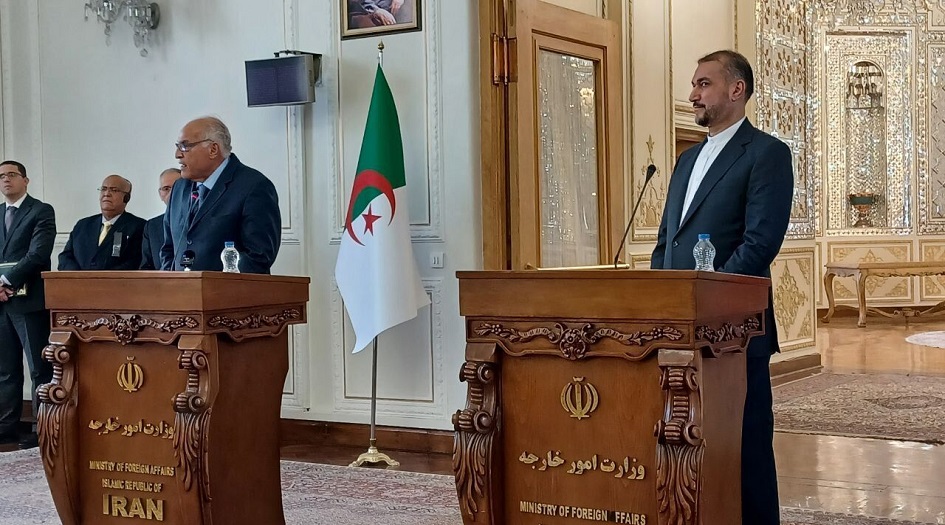 ايران والجزائر تتفقان على إلغاء التأشيرات السياسية 