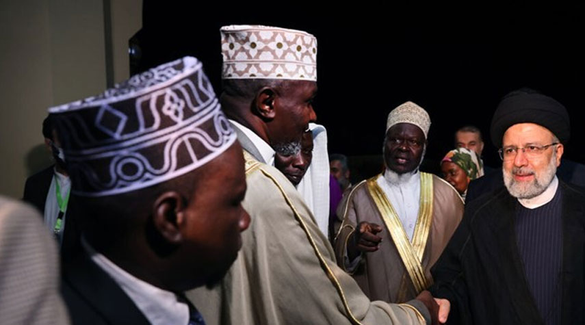 الرئيس الايراني يلتقي مسلمي أوغندا في أكبر مسجد بشرق إفريقيا 