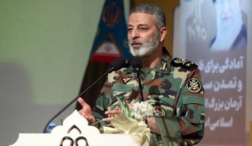 اللواء عبدالرحيم موسوي: الجيش قدم 1844 قائدا شهيدًا للثورة الاسلامية