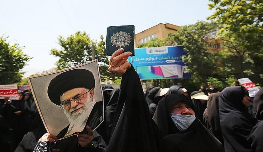 شاهد .. مسيرات شعبية في المدن الإيرانية تنديداً بإساءة القرآن الكريم 