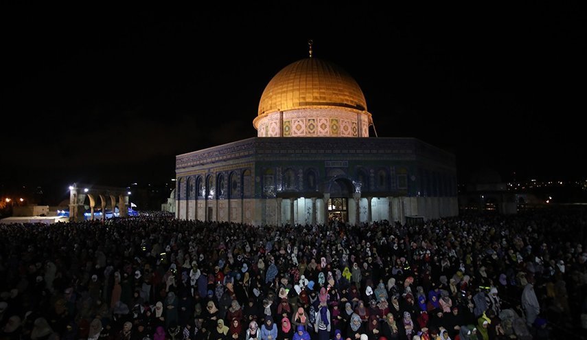 آلاف الفلسطينيين يؤدون صلاة الفجر في المسجد الأقصى ضمن حملة الفجر العظيم
