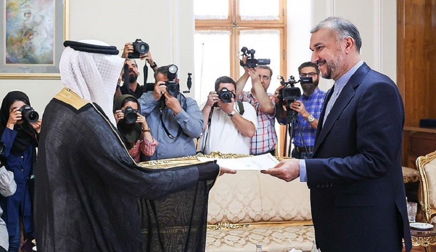 شاهد.. السفير السعودي الجديد يقدم أوراق اعتماده إلى وزير الخارجية الإيراني 