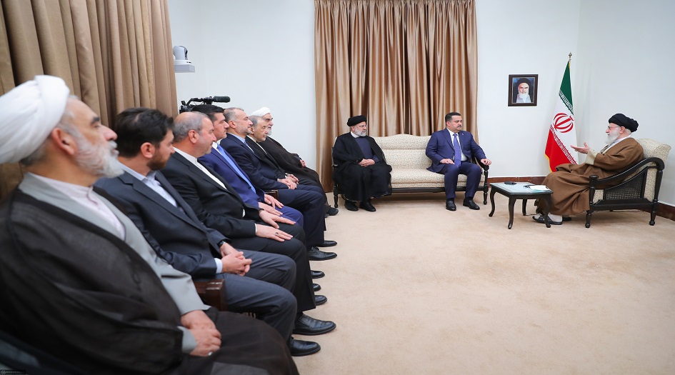 بالصور... الامام الخامنئي يستقبل رئيس الوزراء العراقي 