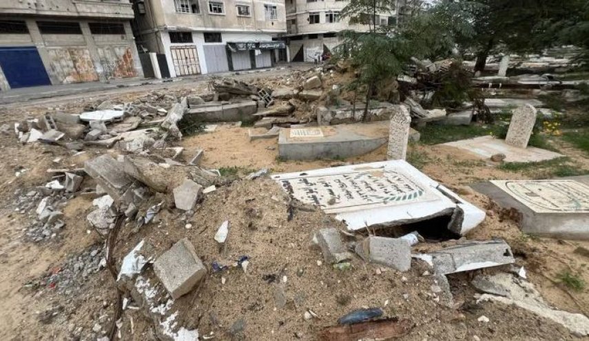 حماس تستنكر نبش وتدمير الاحتلال لـ 1100 قبر في غزة 